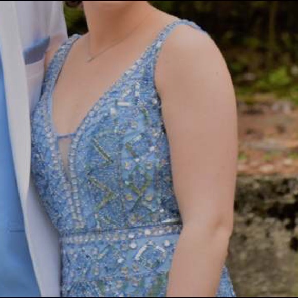 PROM DRESS - Picture 4 of 9